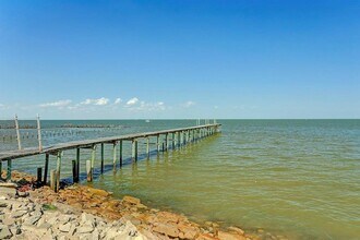 135 1st St in San Leon, TX - Building Photo - Building Photo