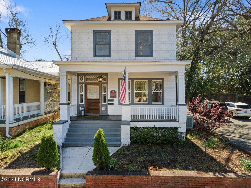 308 Dock St-Unit -Lower in Wilmington, NC - Building Photo