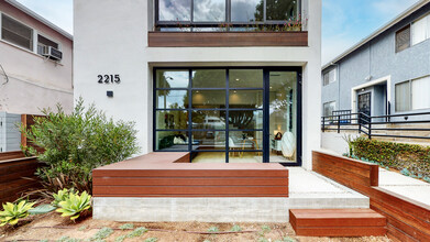 2215 5th St in Santa Monica, CA - Foto de edificio - Building Photo