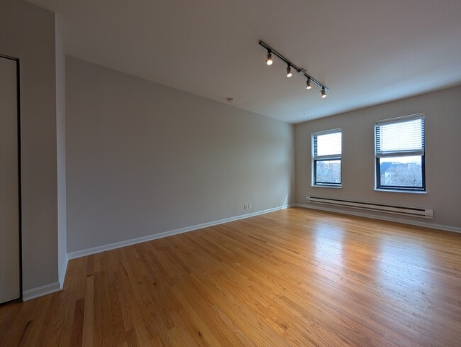 2832 W Palmer St, Unit 301 in Chicago, IL - Foto de edificio - Building Photo