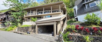 3243 Beaumont Woods Pl in Honolulu, HI - Building Photo
