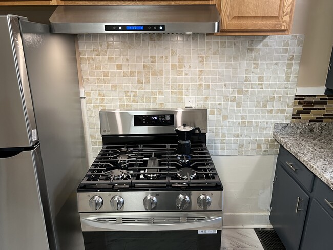 99 Grand Ave, Unit Apartement #2