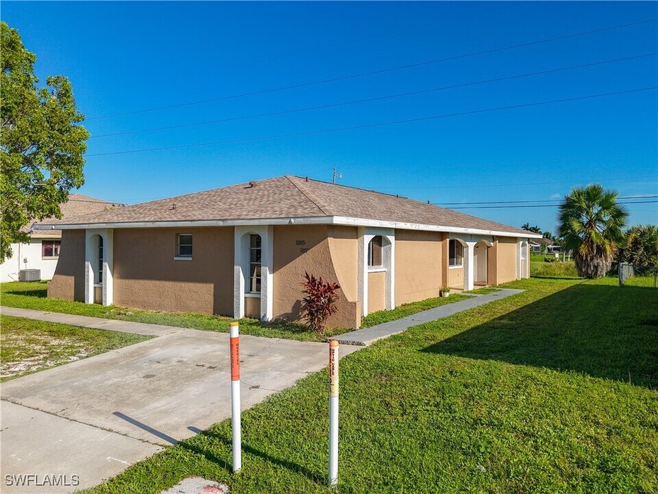 1107 Cape Coral Pkwy W in Cape Coral, FL - Building Photo