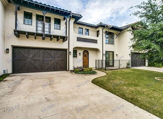 property at 857 N Glasgow Dr