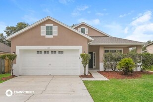 610 Wave Crest Cir