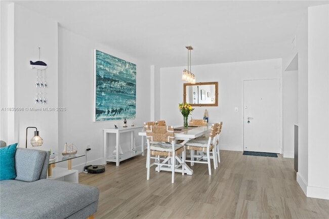 300 Bayview Dr, Unit 1510 in Sunny Isles Beach, FL - Building Photo - Building Photo