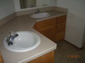 1560 SW Reindeer Ave-Unit -1560 in Redmond, OR - Building Photo - Building Photo