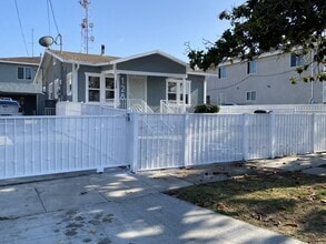 128 W 106th St in Los Angeles, CA - Building Photo - Building Photo