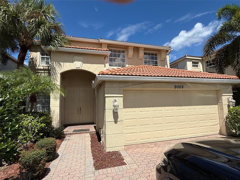 9069 Dupont Pl in Wellington, FL - Building Photo