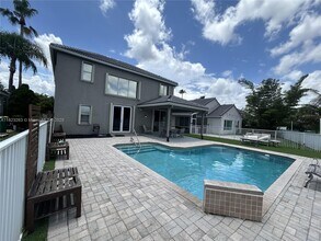 5708 S Plum Bay Pkwy in Tamarac, FL - Building Photo - Building Photo