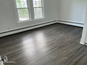 724 W Bay Ave in Barnegat Township, NJ - Building Photo - Building Photo