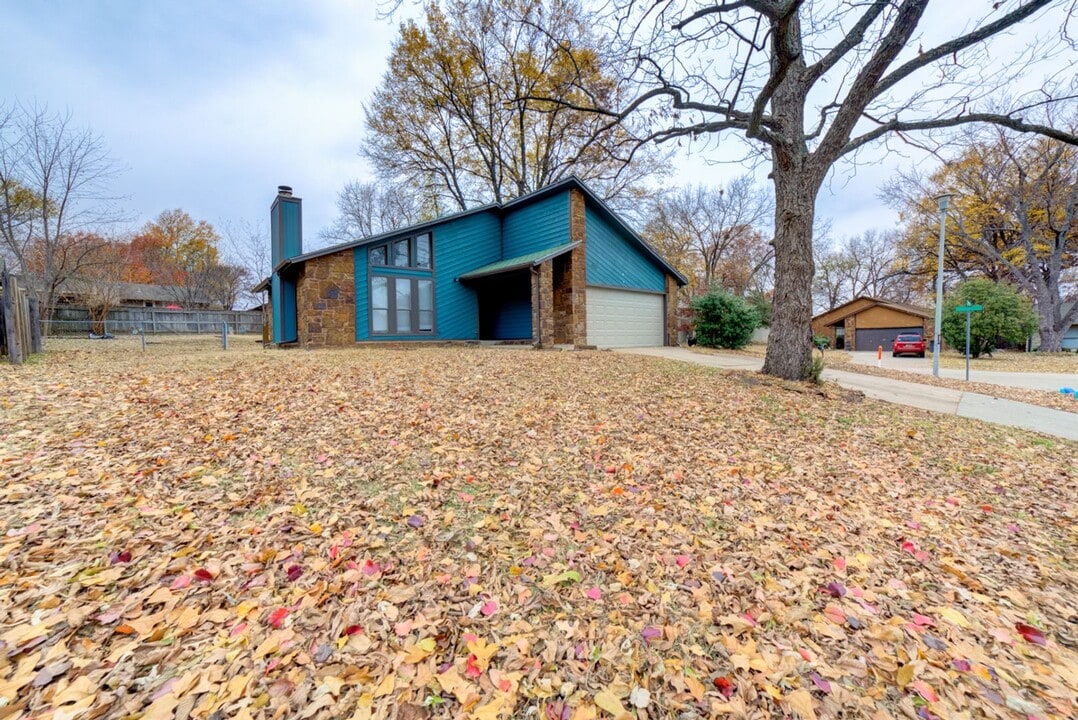 9302 S 90th E Ave in Tulsa, OK - Building Photo