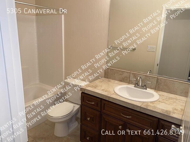 5305 Canaveral Dr in Bakersfield, CA - Building Photo - Building Photo