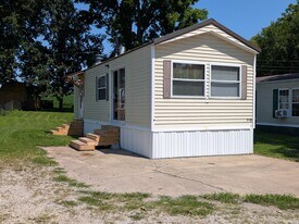 14716 E 425 North Rd in Heyworth, IL - Building Photo