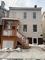 17 Conklin St in Poughkeepsie, NY - Building Photo
