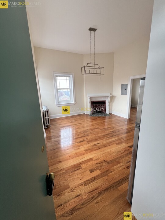 95 Mount Vernon St, Unit 51 in Boston, MA - Building Photo