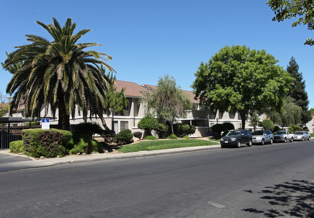 Bear Creek Park Apartments in Merced, CA - Building Photo