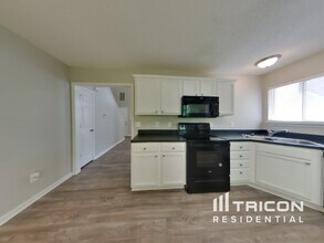 5935 Laurenfield Dr in Charlotte, NC - Building Photo - Building Photo
