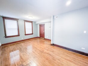 2825 N Francisco Ave in Chicago, IL - Building Photo - Building Photo