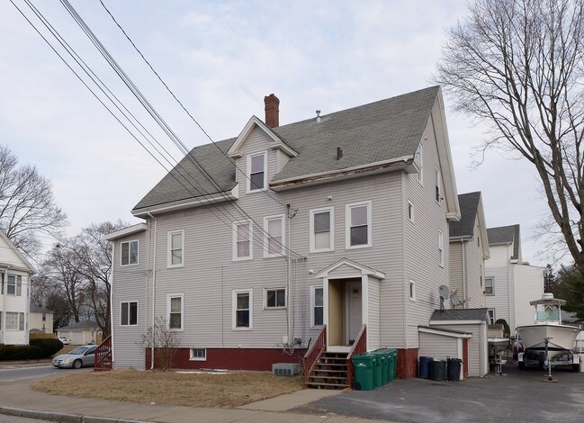 53 Emory St in Attleboro, MA - Foto de edificio - Building Photo