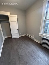 8 Riverview Pl in Yonkers, NY - Building Photo - Building Photo