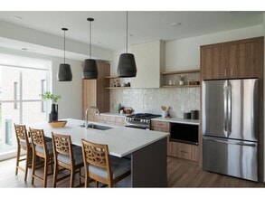 182 West Dr in Excelsior, MN - Building Photo - Building Photo