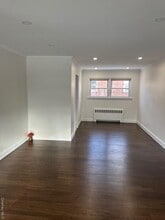 106 Bregman Ave in New Hyde Park, NY - Building Photo - Building Photo