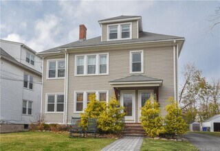 77 Maplewood Ave in West Hartford, CT - Building Photo - Building Photo