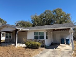 1557 S Clara Ave in DeLand, FL - Foto de edificio - Building Photo