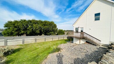 5131 Milky Way in West Richland, WA - Building Photo - Building Photo