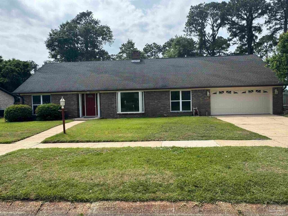 7866 Apollo Dr in Pensacola, FL - Building Photo