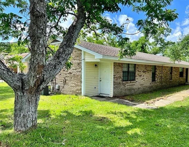 2114 Hollyhill Rd, Unit 1 in Pensacola, FL - Building Photo