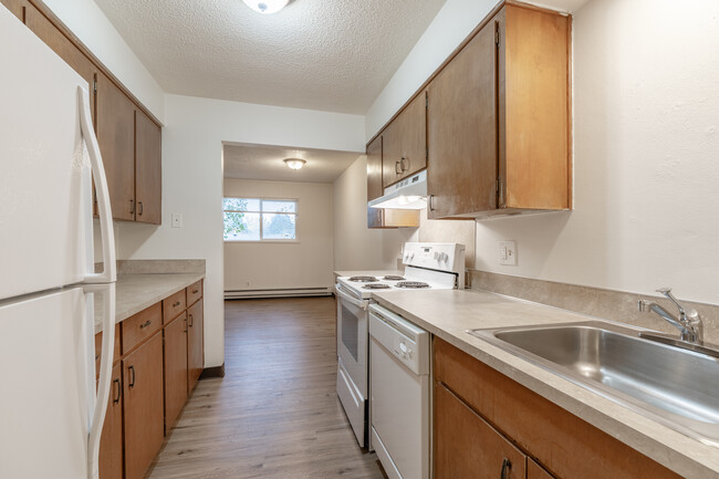 Brooktree Apartments in Salem, OR - Building Photo - Interior Photo