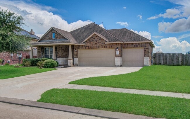 11702 Eagle Ridge Dr in Mont Belvieu, TX - Building Photo - Building Photo