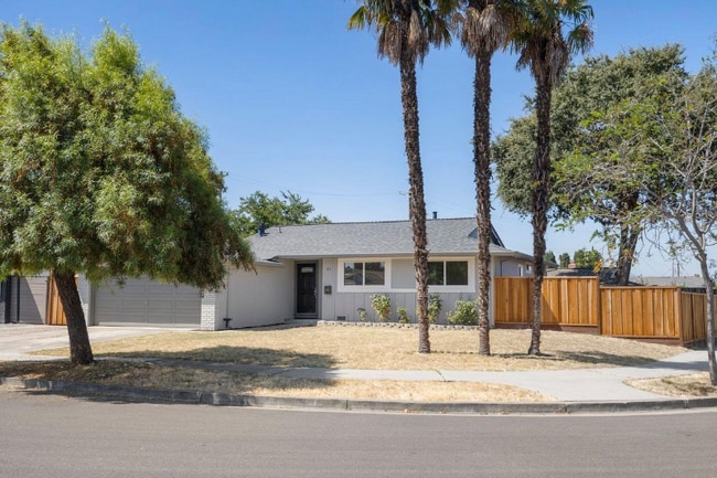 property at 480 Chinook Ln