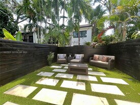 3220 W Trade Ave in Miami, FL - Building Photo
