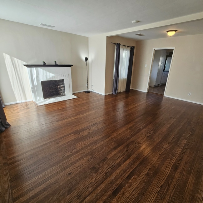 412 Elm Ave in San Bruno, CA - Foto de edificio - Building Photo