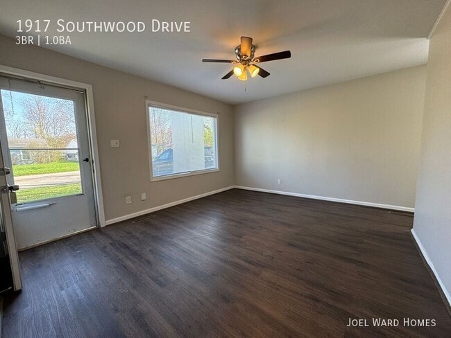 1917 Southwood Dr in Champaign, IL - Building Photo - Building Photo