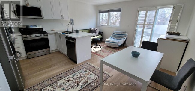 261 Soudan Ave
