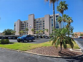 7700 Sun Island Dr S in South Pasadena, FL - Building Photo