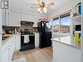 6767 Thorold Stone Rd in Niagara Falls, ON - Building Photo - Building Photo