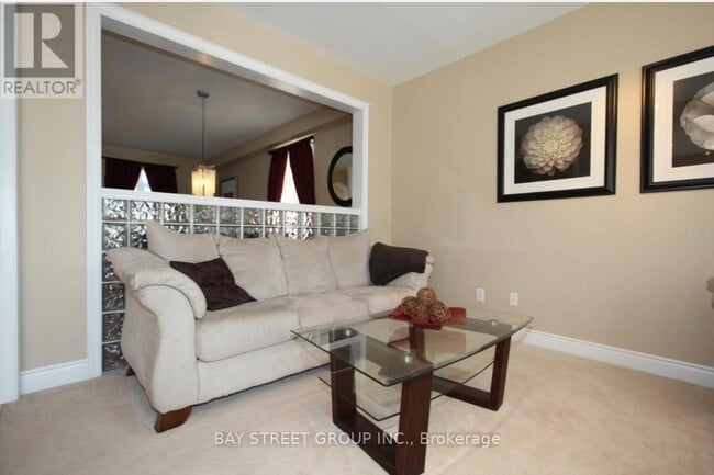 3364 Hayhurst Crescent in Oakville, ON - Building Photo - Building Photo