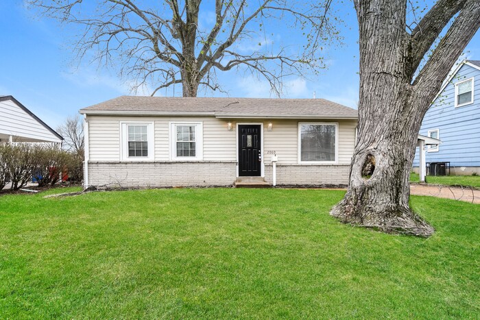 2060 Mullanphy Ln in Florissant, MO - Building Photo