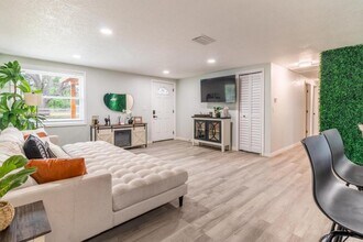 219 S Webb Rd in Plant City, FL - Building Photo - Building Photo