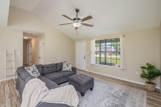 212 Grand Prix Dr in Crestview, FL - Building Photo - Building Photo