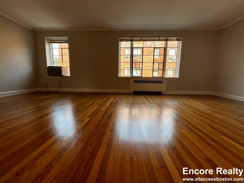 105 Longwood Ave, Unit 1 in Brookline, MA - Foto de edificio