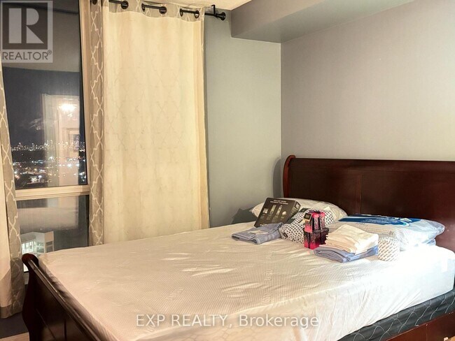 101 Subway Crescent in Toronto, ON - Building Photo - Building Photo