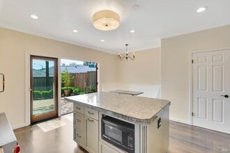 945 Hunt Ave in St Helena, CA - Building Photo - Building Photo