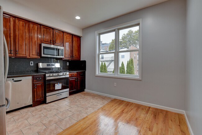 38 Court House Pl in Jersey City, NJ - Building Photo - Building Photo