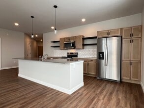 SCS Wolf River in New London, WI - Foto de edificio - Building Photo